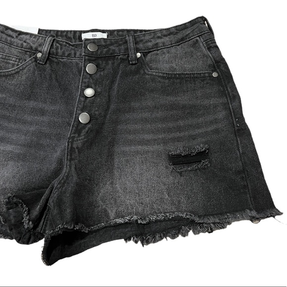 BP Exposed Button High Waist Cutoff Shorts in Black (31) - Picture 5 of 11
